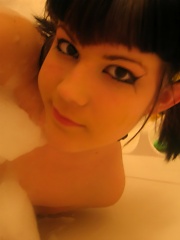 gothy emo punk chick shows tits to world