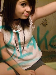toilet cutie takes herself